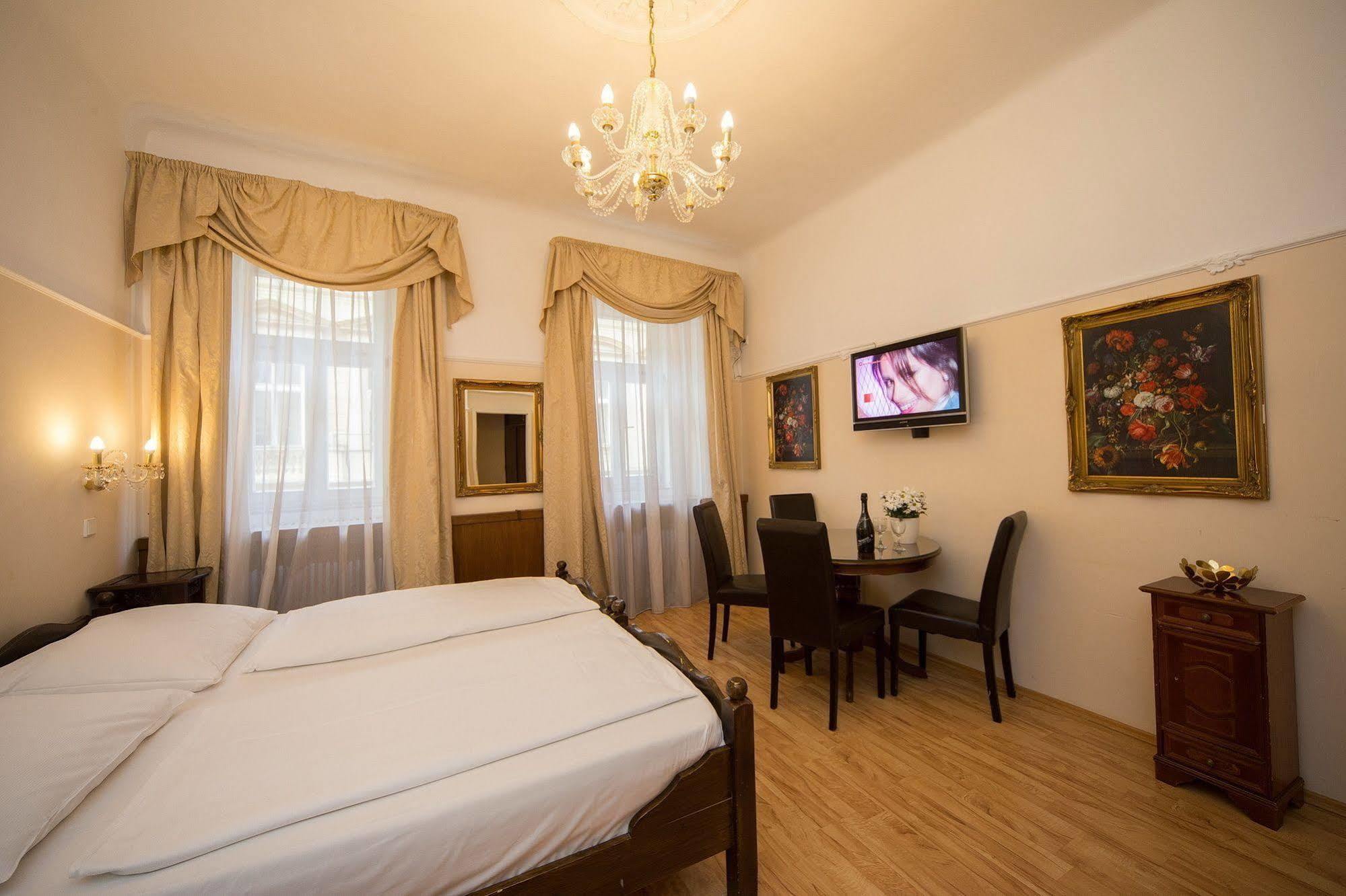 Hotel Donatello Prága Kültér fotó
