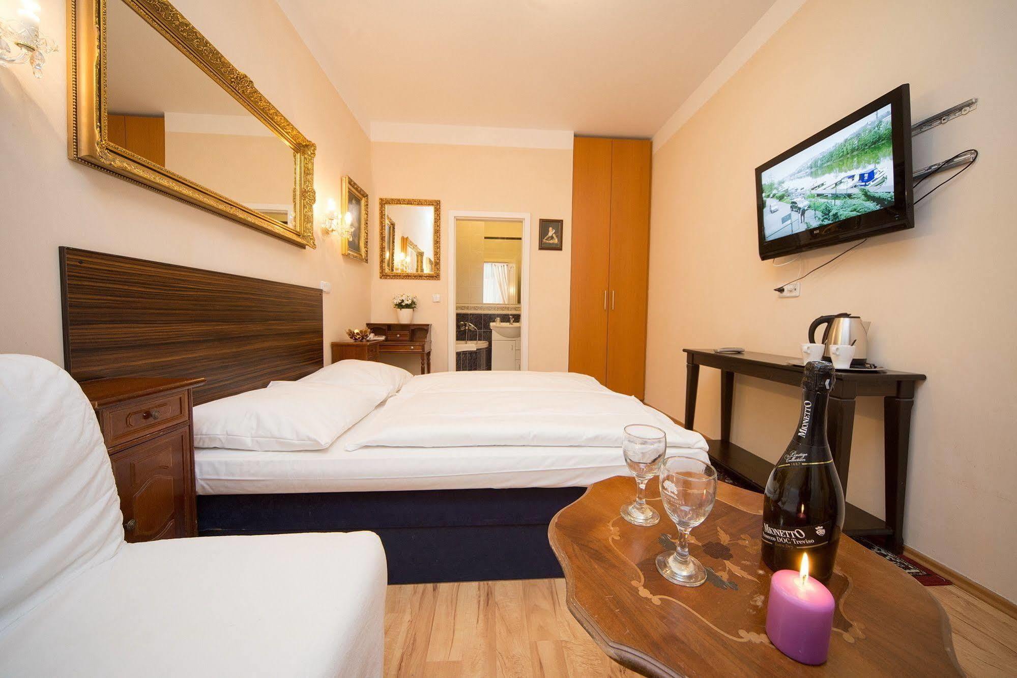 Hotel Donatello Prága Kültér fotó