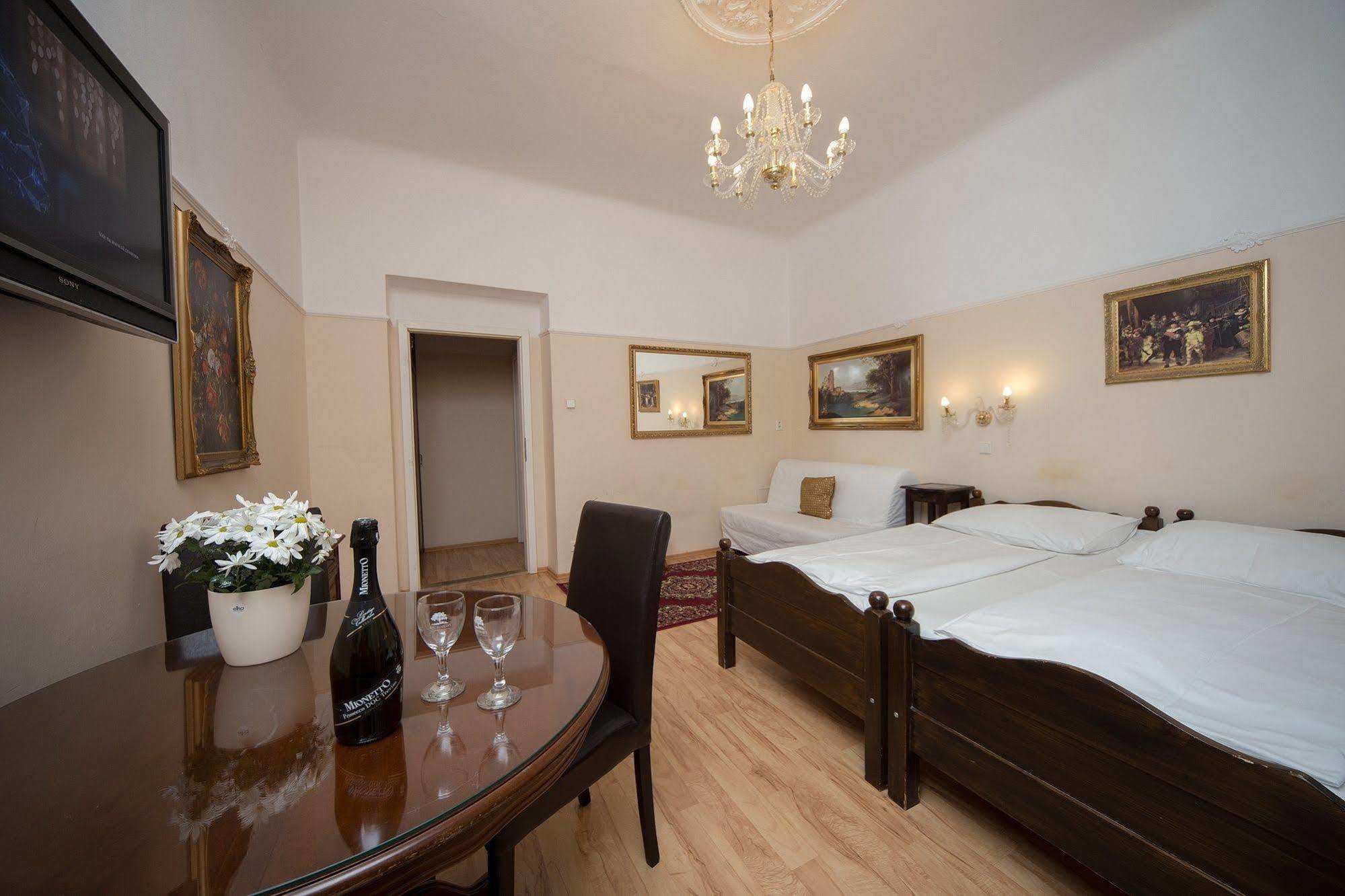 Hotel Donatello Prága Kültér fotó